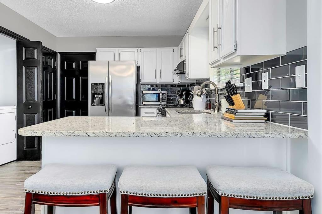 Good Karma Rentals - Renovated Ksu House Next To Interstate 75 Quiet Nhood Tm Kennesaw Eksteriør billede