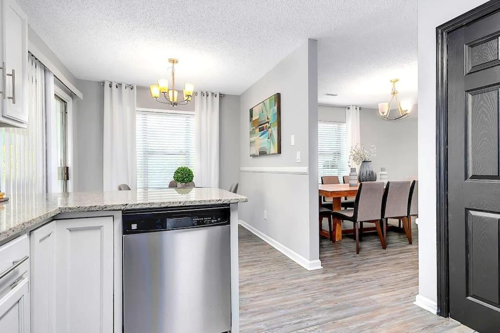 Good Karma Rentals - Renovated Ksu House Next To Interstate 75 Quiet Nhood Tm Kennesaw Eksteriør billede