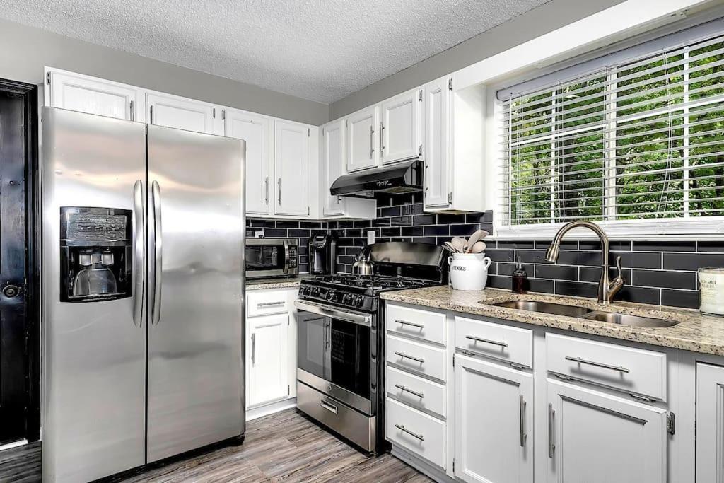 Good Karma Rentals - Renovated Ksu House Next To Interstate 75 Quiet Nhood Tm Kennesaw Eksteriør billede