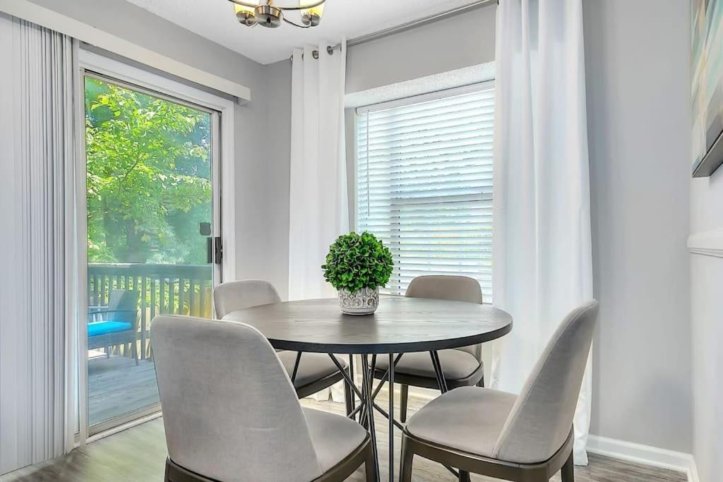 Good Karma Rentals - Renovated Ksu House Next To Interstate 75 Quiet Nhood Tm Kennesaw Eksteriør billede